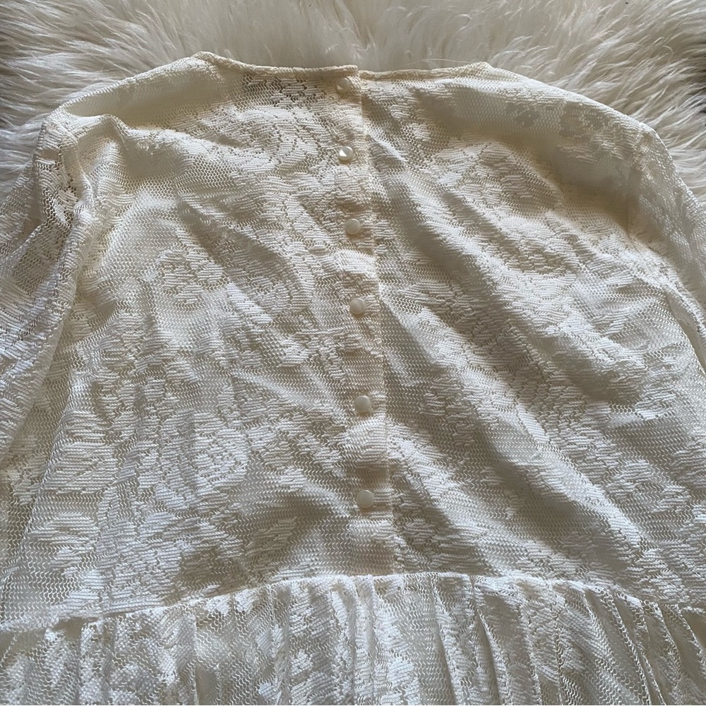 Dalia Size Medium Cream Lace Blouse w/Bell Sleeves - Picture 3 of 7